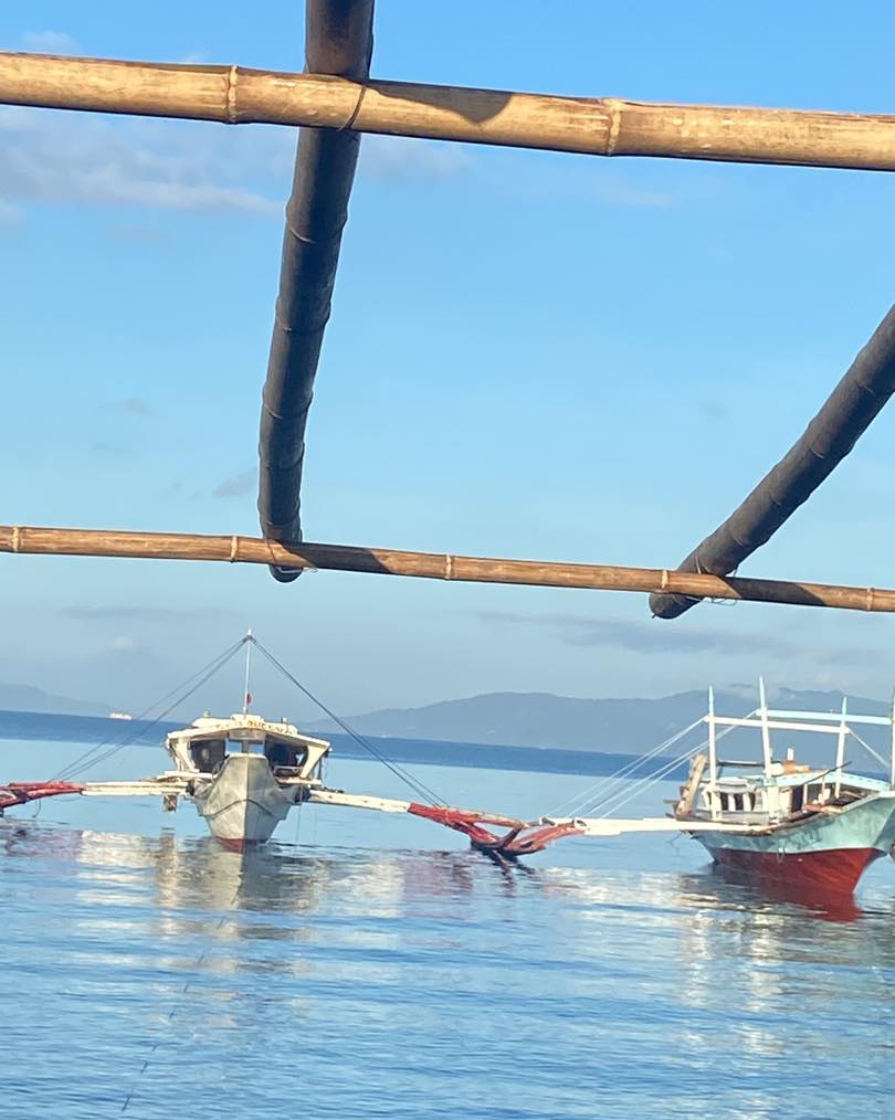 On how to go to Isla Verde, Batangas, the best option is to take a public boat trip at the Tabangao Port.